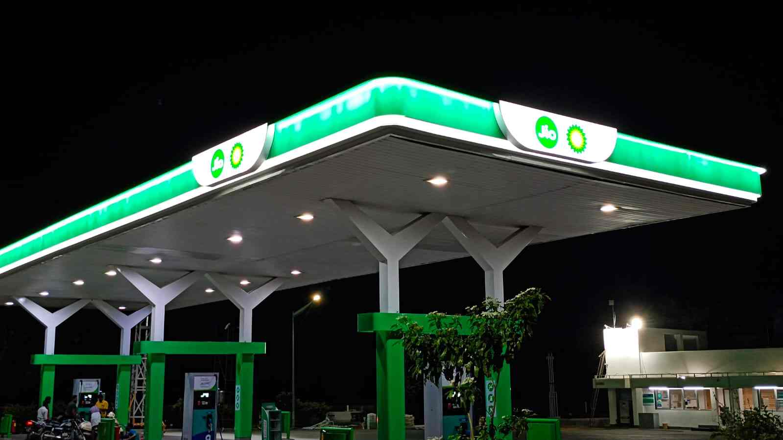 Reliance-bp, Nayara price petrol, diesel at market rates | World Auto Forum