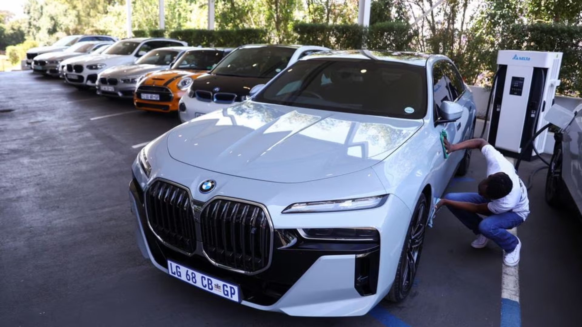 BMW says 'no interest' in price war as order books bulge